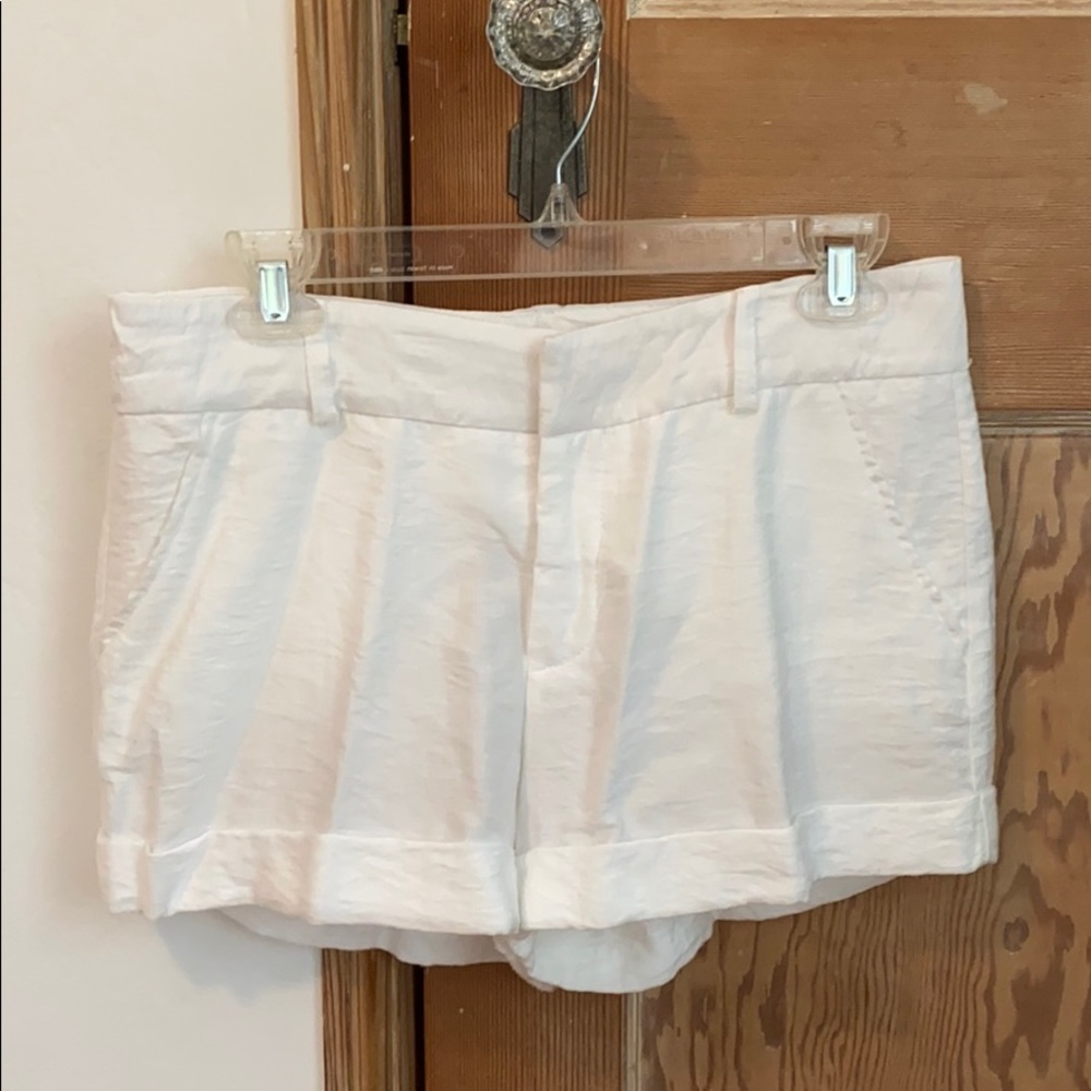 White linen cuffed short